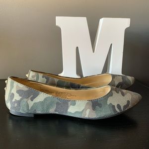 Excellent Like-New Xhilaration Army Flats